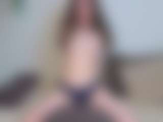 EmelineMooring's Live Sex Cam Show