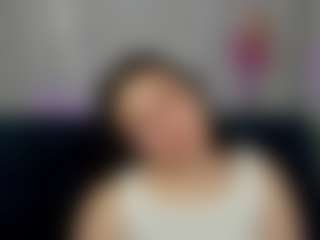 Live cam show with Maya-Raay - Average on Camming Site