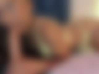 Live cam show with ErikaMoore - Squats on Spunkpage