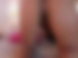 Live cam show with ErikaMoore - Squirt on Camsoda