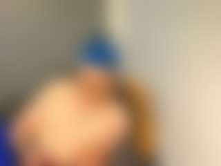 Live cam show with Avery After Dark - Pump on crypto-cams