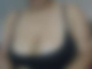 Live cam show with Gia-Fox - Ass Clapping on Camsoda
