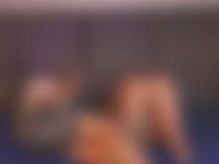 Live cam show with Zoee 8 - Handjob on CamClone