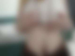 Live cam show with DionnaSeegars - Bra on Camsoda