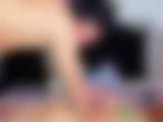 Live cam show with Delphinebella - Green Eyes on Camming Site