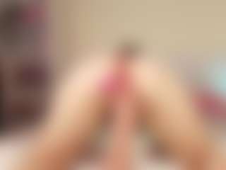 Live cam show with Justonecute - Nails on Gym Cam Girls
