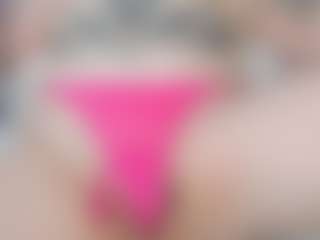 Live cam show with Roxy-Moor - Smoking on Gym Cam Girls