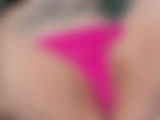 Live cam show with Roxy-Moor - Upskirt on Gym Cam Girls
