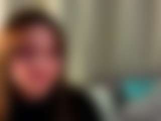 Live cam show with DellaBerliner - Striptease on mypornchat.com