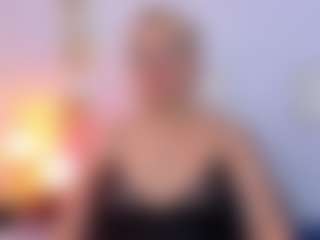 Live cam show with martina-curvy - Granny on live18s.com