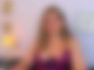 martina-curvy MILF webcam performer live streaming