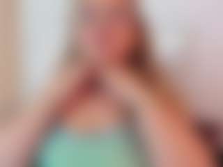 Live cam show with martina-curvy - Trimmed Granny on Uber Horny
