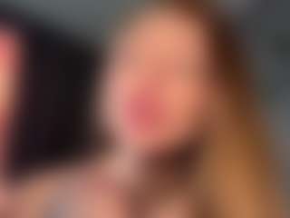 Live cam show with SerenaHale - Red Hair on Camming Site