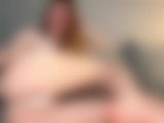Live cam show with SerenaHale - Blue Eyes on StripNow