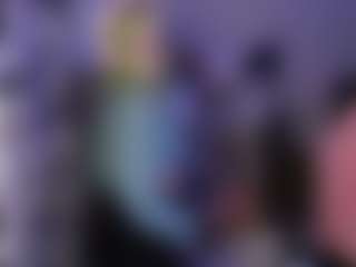 Live cam show with Kim - Camel Toe on AdultVida.com