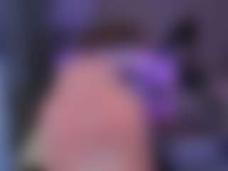 Live cam show with Kim - Genital Piercings on AdultVida.com