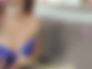 Live cam show with Julia-Suny - Average on SxyPornLive