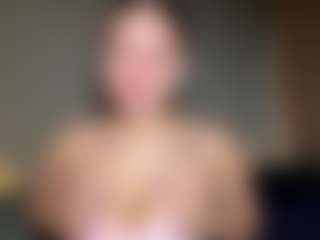 EvelyneGruis's Live Sex Cam Show