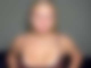 EvelyneGruis's Live Sex Cam Show