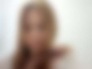 Live cam show with Lily - Blonde Hair Petite on madthumbs