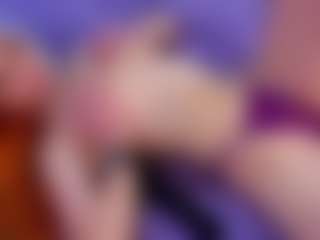 Live cam show with AmyLindsey - Middle Aged on TastyBlacksLive