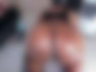 Live cam show with bigasshott - Colombia on Camsoda