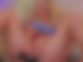 Live cam show with DaryanaGray - Nipple Piercings on AdultVida.com