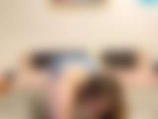 Live cam show with Elisabet - Genital Piercings on AdultVida.com