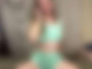 Live cam show with Elisabet - Hairy Pussy on Camsoda