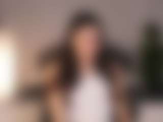 Live cam show with Aisha - Oil on StripNow