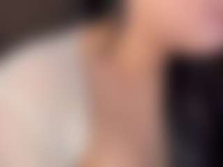 Live cam show with LolaRaze - Moaning on luckytryst.com