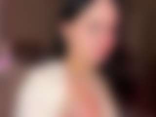 Live cam show with LolaRaze - Moaning on Cam Slut