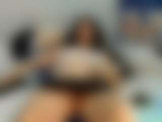 naih-reyes MILF webcam performer live streaming