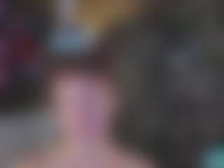 Live cam show with Ricki-Bloom - Camel Toe on livesuperchat.net