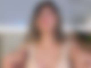 Live cam show with Sienna-Bellucci - Cute on Dare Cams