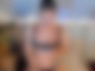 Live cam show with Sienna-Bellucci - Oil on Camsoda