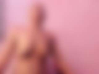Live cam show with AlissonKim - Ebony Petite on StripNow