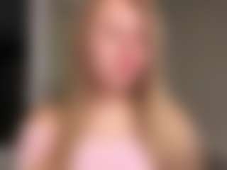 Live cam show with LorindaEhr - Small Ass on Gym Cam Girls