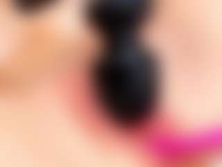 Live cam show with Eire-Spencer - Latina on CamSodaAdn
