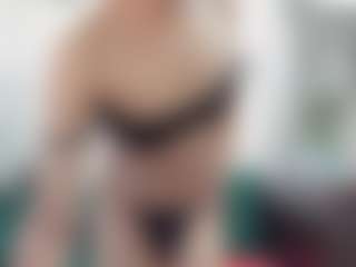 Live cam show with FemCupid - English on xxxlivecams.org