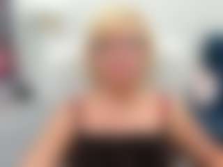 Live cam show with LunaxFantasy - Cougar on liverealitysex.com