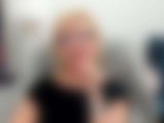 Live cam show with LunaxFantasy - Natural on Fit Hotties