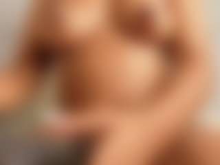 Live cam show with Alena Kenner - Average on liverealitysex.com