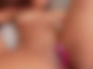 Live-camshow met Alena Kenner - Black Shaved Pussy op Camsoda