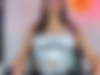 Live cam show with Oriana - Striptease MILF on Camsoda