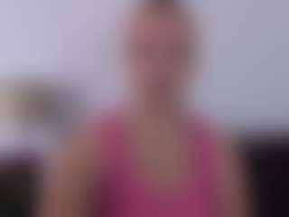 Live cam show with RoseAmazing - Nipple Piercings on Free Soda