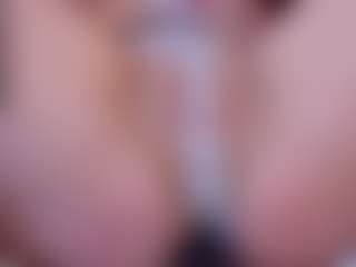 Live cam show with Mia - Mask on CamClone