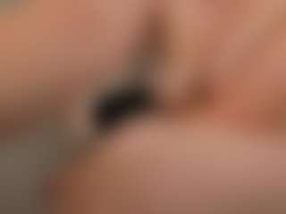 Live cam show with Lea - Brown Hair MILF on Soda Cam