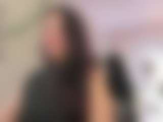 Lea MILF webcam performer live streaming