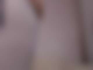 Live cam show with Lea - Brown Hair MILF on Big Tits